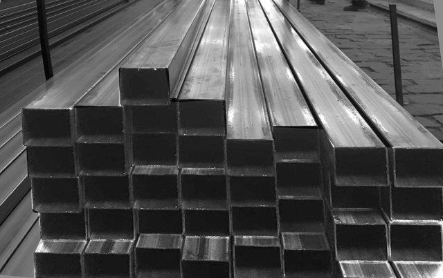 Tubos quadrados em aço carbono